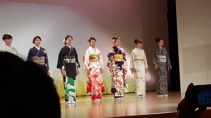 Biểu diễn trang phục Kimono