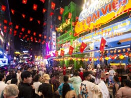 Hải sản giữa phố Tây: Trải nghiệm ‘lên đời’ nightlife Sài Gòn tại Gió Biển Đại Việt Gió Biển Đại Việt - Phố đi bộ Bùi Viện