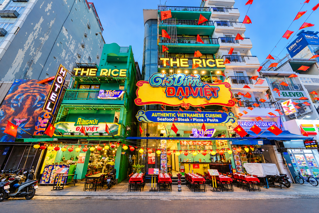 The Rice Hotel & Travel – Lựa Chọn Lưu Trú Thuận Tiện Cho Cả Gia Đình Tại TP.HCM 1 The Rice Hotel 180 Bùi Viện, nằm trên nhà hàng Gió Biển Đại Việt