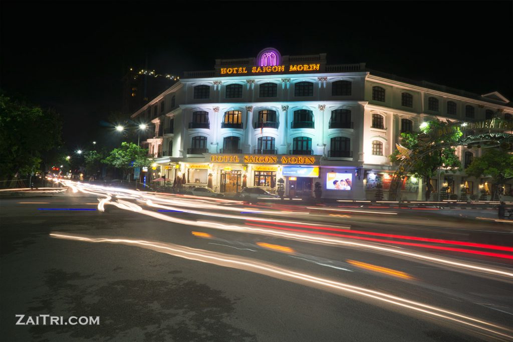 Hotel Saigon Morin kế bên chân cầu Trường Tiền